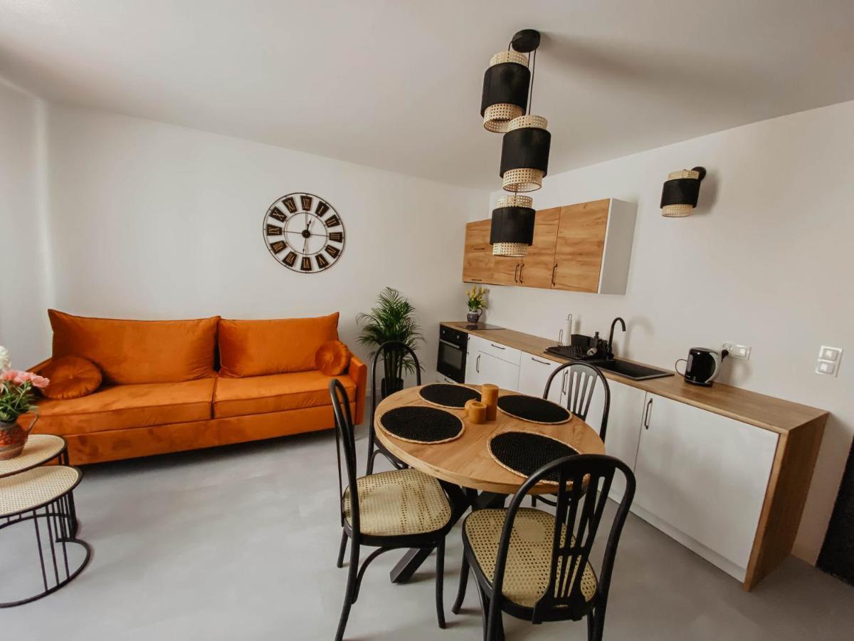 Apartamento Cztery Pory Roku Wiele Exterior foto