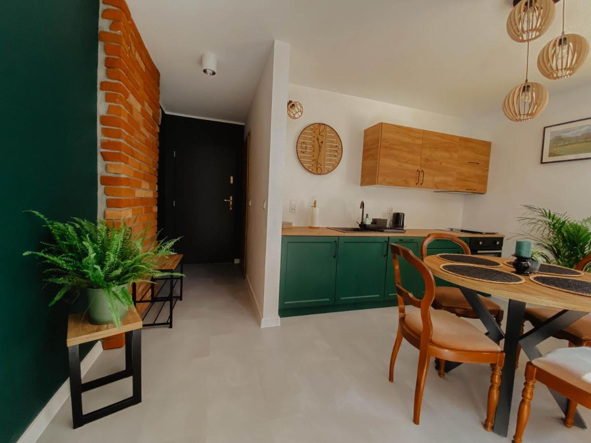 Apartamento Cztery Pory Roku Wiele Exterior foto