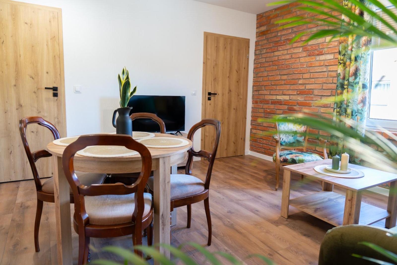 Apartamento Cztery Pory Roku Wiele Exterior foto