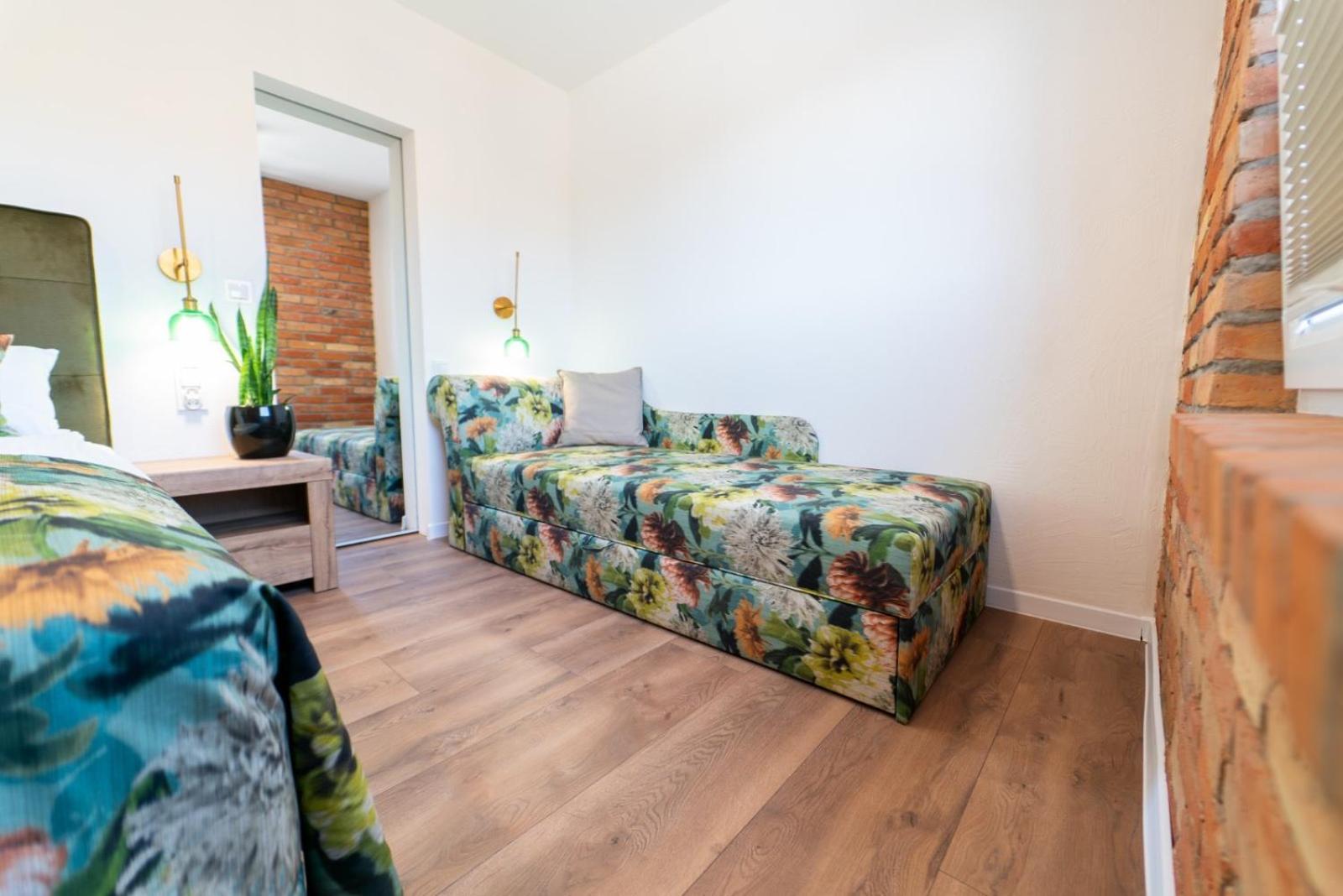 Apartamento Cztery Pory Roku Wiele Exterior foto