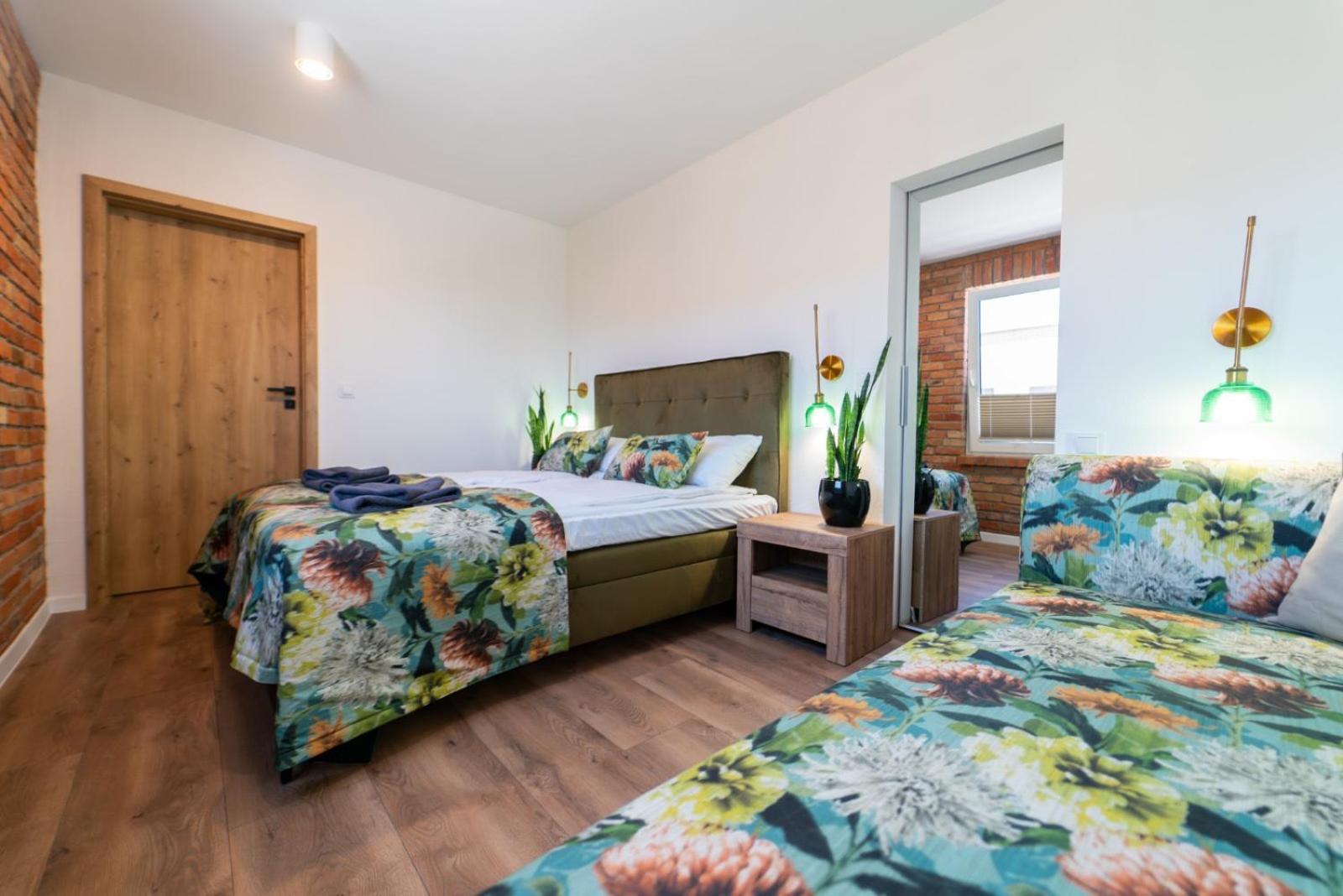 Apartamento Cztery Pory Roku Wiele Exterior foto